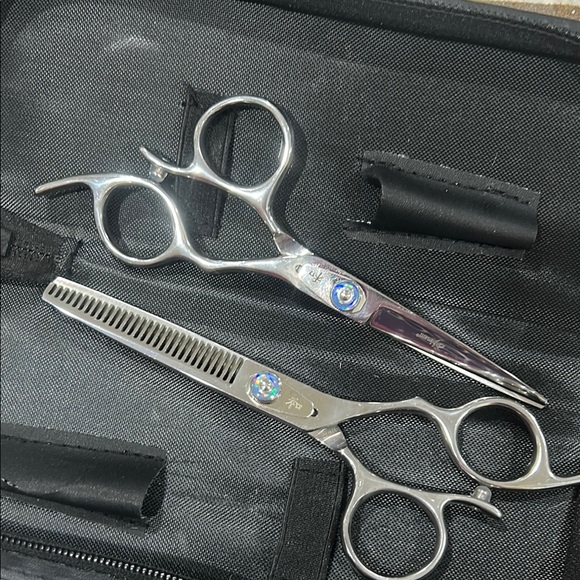 Professional Silver Hair Cutting Scissors Set - Picture 3 of 4